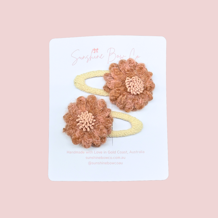 Set of two wool flower hair clips, charming and delicate accessories for girls' hairstyles.